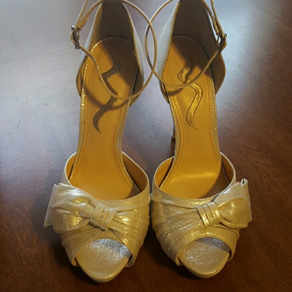 Shoes - Picture 2 of 4