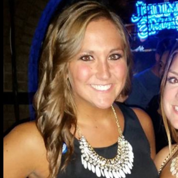 Meet your Posher, Danielle - Picture 1 of 1