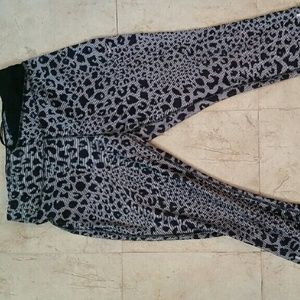 Nike leopard print crop pants