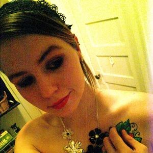 Meet your Posher, Alexis