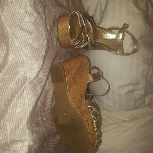 Gold wedges size 7 - Picture 3 of 3
