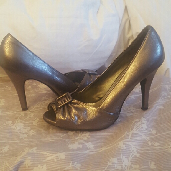 Pewter heels. Size 7 - Picture 1 of 3