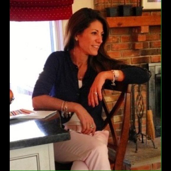 Meet your Posher, Stephanie - Picture 2 of 4