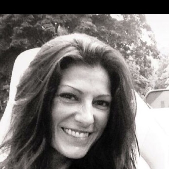 Meet your Posher, Stephanie - Picture 3 of 4