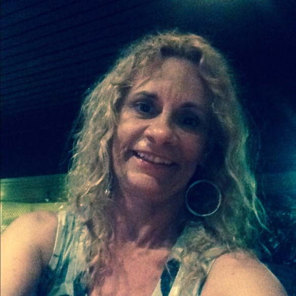 Meet your Posher, Eileen - Picture 1 of 1