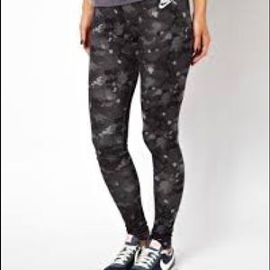 Nike Leg-A-See Camo leggings (relisting)