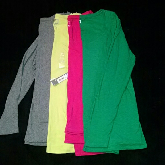 Lot of 4 long sleeve tees