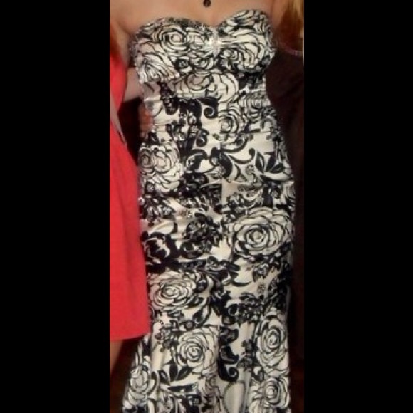 Prom dress - Picture 2 of 4