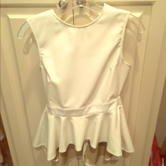 Cute date night top.