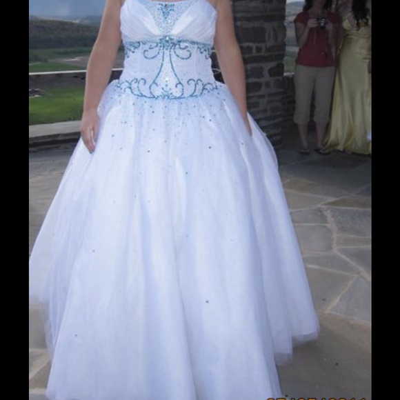 BEAUTIFUL prom dress