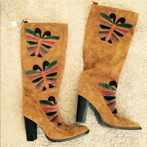 Adorable vintage boots! Never worn. Size 7