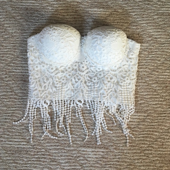White corset-like crop top from Windsor