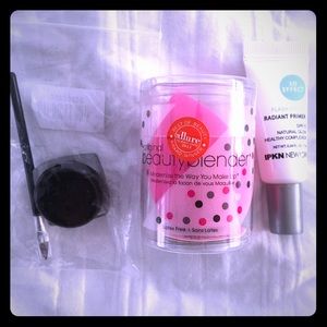 Beauty blender NIB/black eyeliner/primer