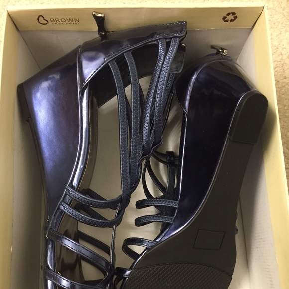 New Naturalizer blue straps wedges, size 9.5 - Picture 2 of 4