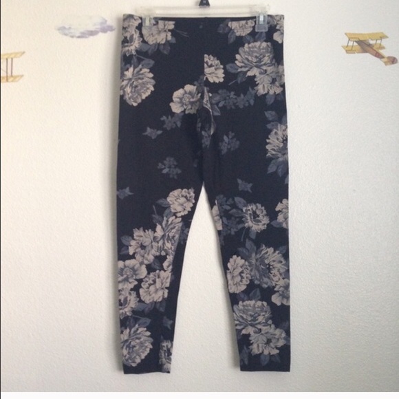 Old Navy Pants - Old navy floral print leggings