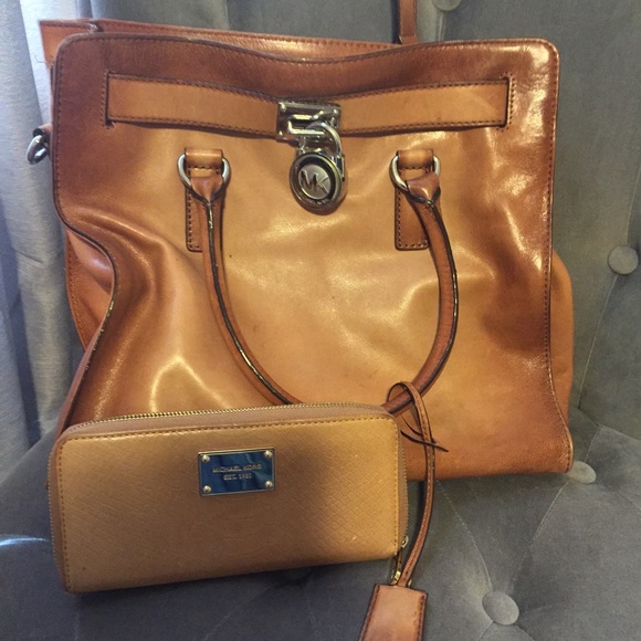 Michael Kors- Authenic