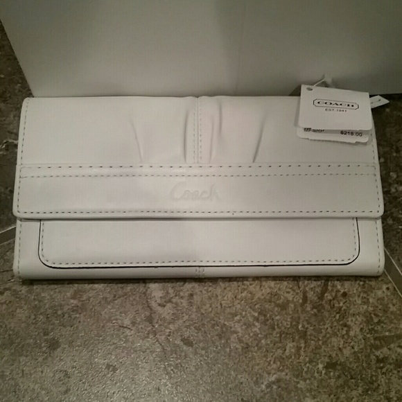 Coach Handbags - Nwt white leather Coach wallet