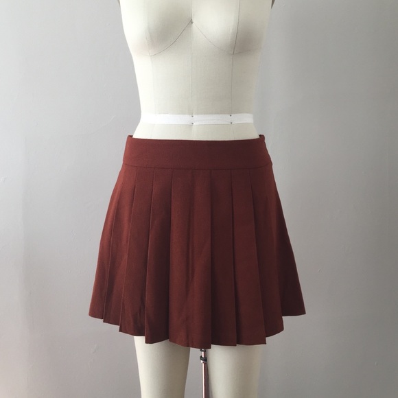 Forever 21 Pleated Mini Size L Skirt in Rust