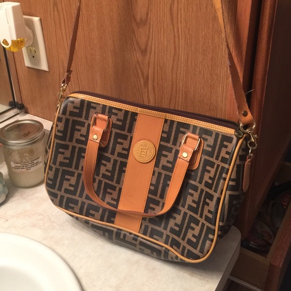 Fend signature vintage handbag excellent condition - Picture 1 of 4