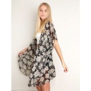Brandy Melville Black and White Floral Kimono!