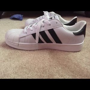 Adidas superstar FAKE