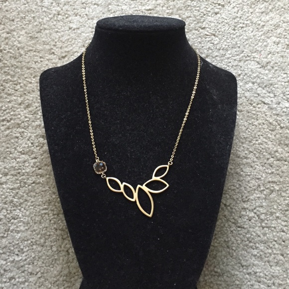 Delicate gold leaf design with brown stone
