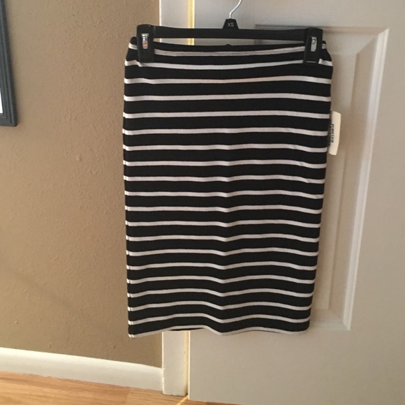 Black and white stripped midi skirt