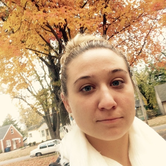 Meet your Posher, Faith - Picture 1 of 1