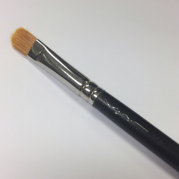 ❌SOLD❌MAC 242 eye brush made in Japan