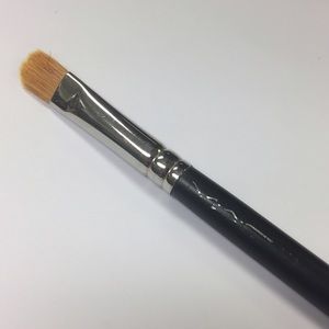 ❌SOLD❌MAC 242 eye brush made in Japan