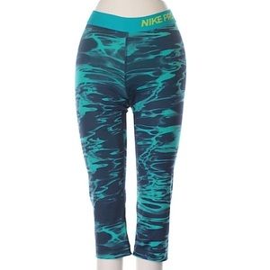 Nike Pro capris
