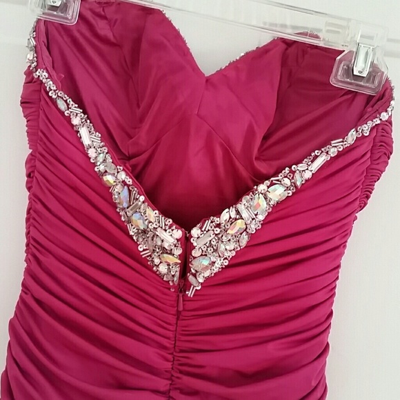 PROM GOWN 💗 - Picture 4 of 4