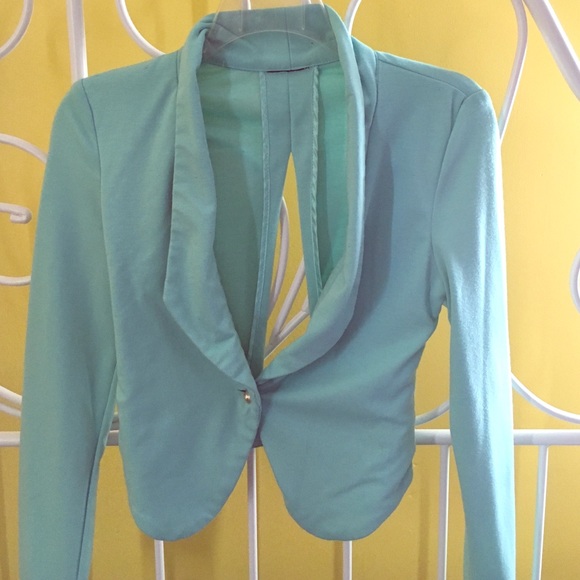 Cropped open back blazer