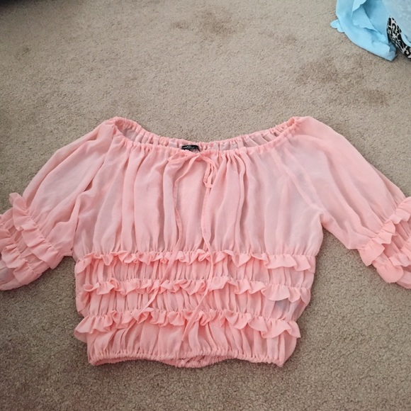 Adorable ruffld shirt - Picture 1 of 3