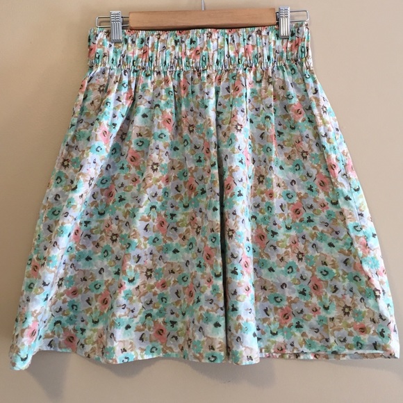 H&M Dresses & Skirts - Cute floral skirt by H&M size small