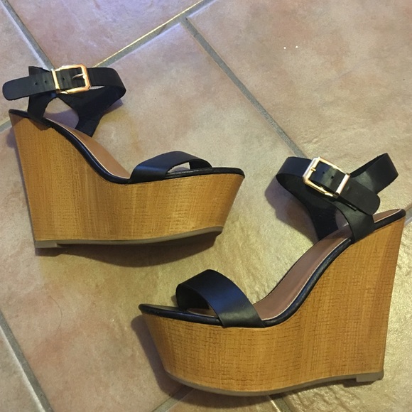 Black and brown wedges