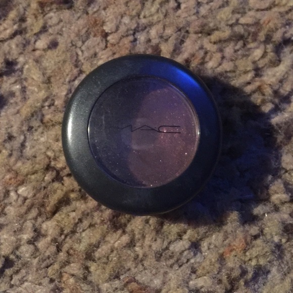 Authentic Mac eyeshadow in agate - Picture 1 of 3