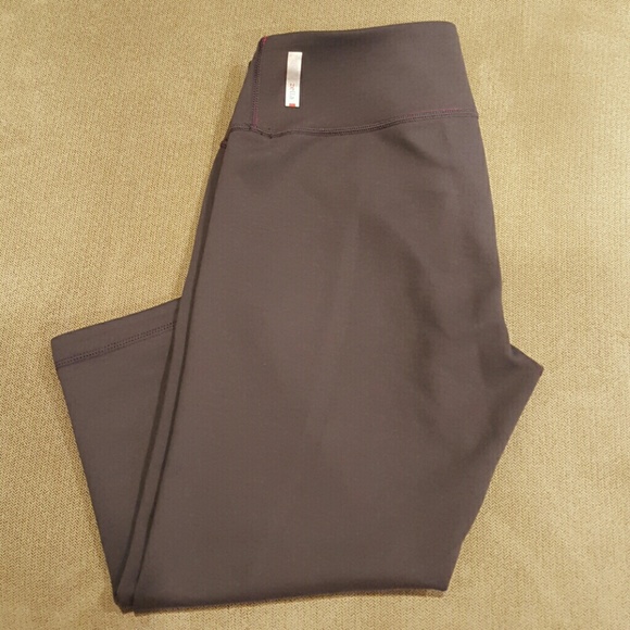 Zella reversible 'live In 2' capris size small