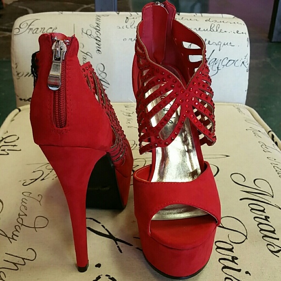 RED CIRCLE Red Butterfly Heels - Picture 3 of 4