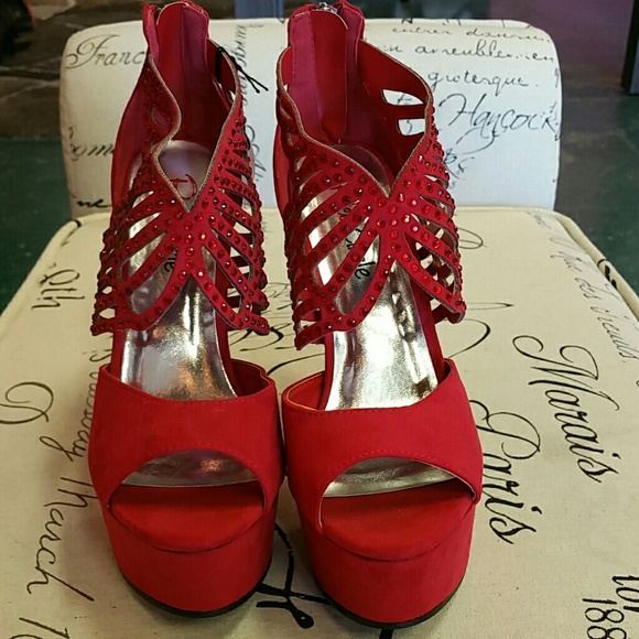 RED CIRCLE Red Butterfly Heels - Picture 4 of 4
