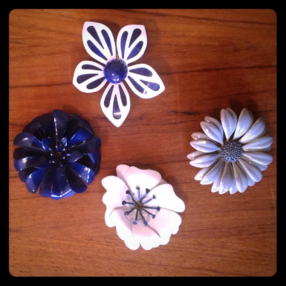 Vintage Enamel Flower Brooches. Bundle of 4.