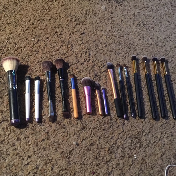 Makeup brush bundle