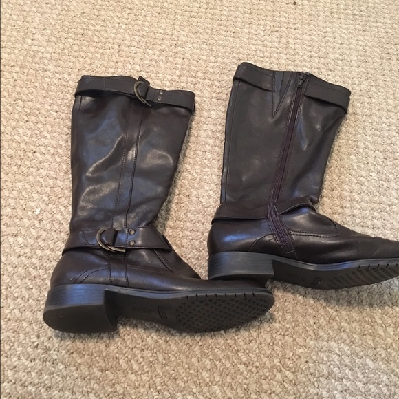 Aerosols brown boots