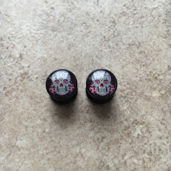 Size 0 (8 mm) gauges / plugs