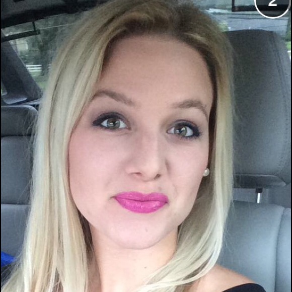 Meet your Posher, Sierra - Picture 2 of 4