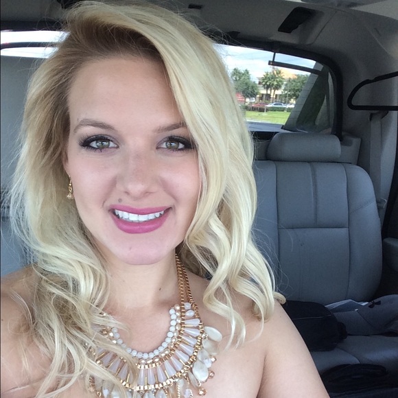 Meet your Posher, Sierra - Picture 4 of 4