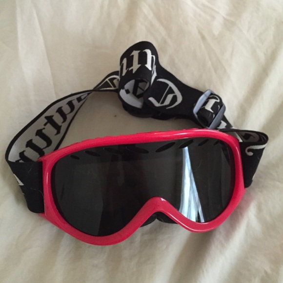 pink and black juicy couture snowboard goggles