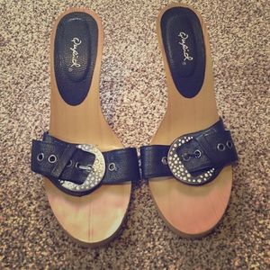 Qupid wooden dress shoes