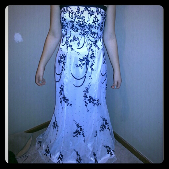 Beautiful Black & White, fit & flare Prom dress