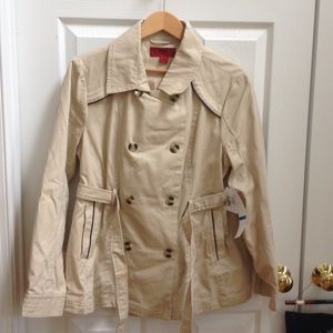 Short trench coat